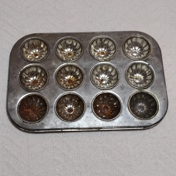 Vintage 80s Hoan Hong Kong Pastry Tin - Picture 3 of 7